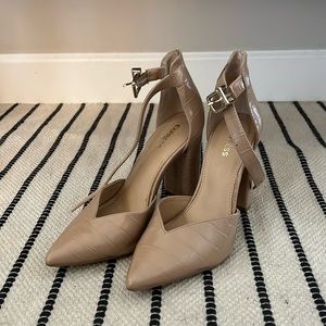 Express tan heels size 7
